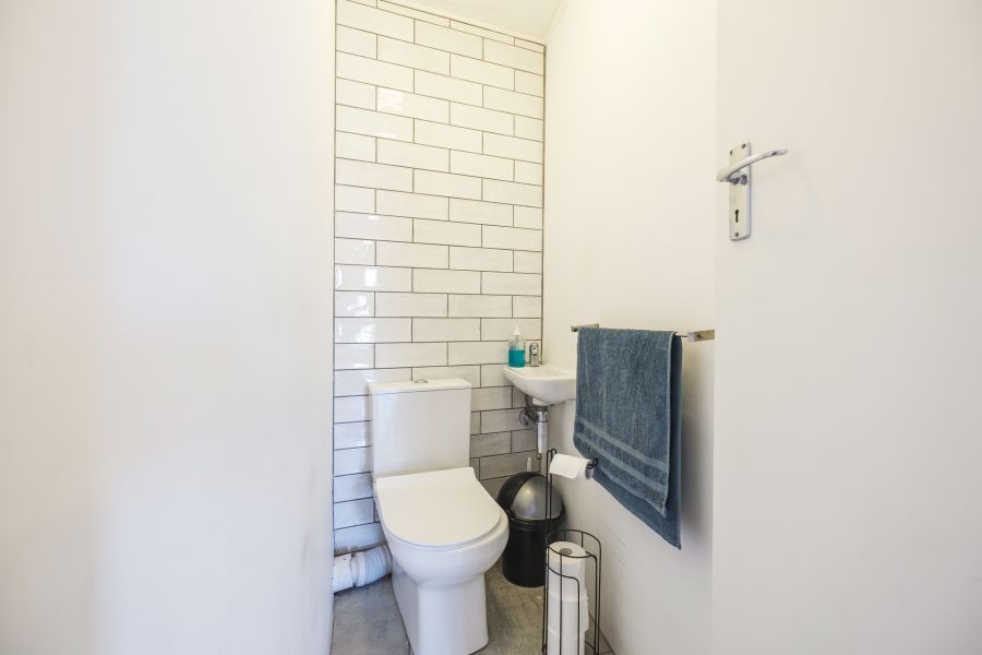 2 Bedroom Property for Sale in Vredehoek Western Cape